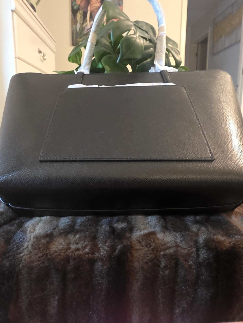 NWT TORY BURCH SM Sleek Black Tote with Subtle Gold Accent FRER GIFTS - Picture 5 of 8
